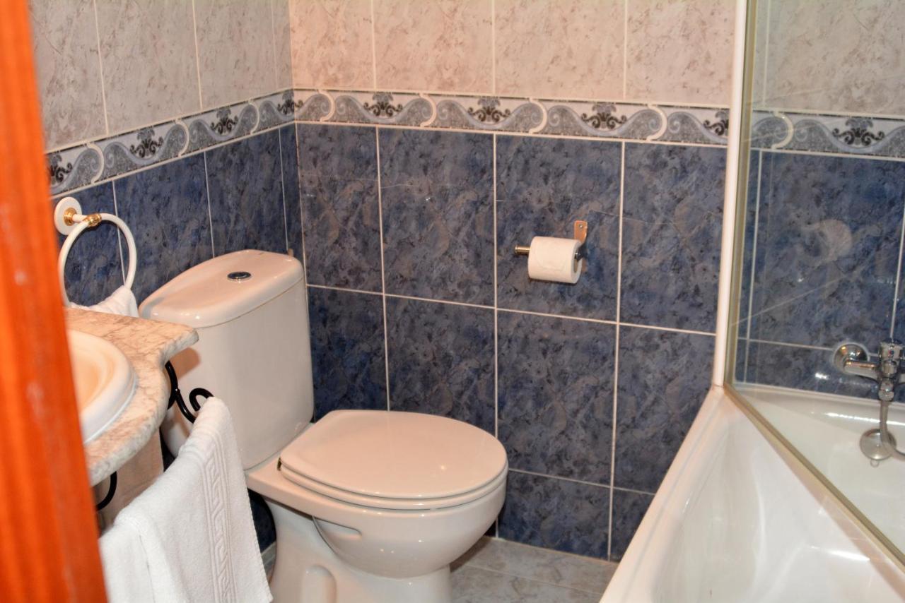 Hostal Gastrobar Carmelo Villarejo de Salvanes Bagian luar foto