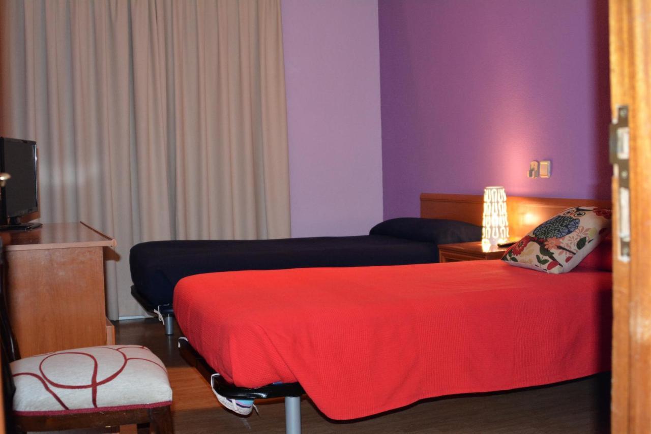 Hostal Gastrobar Carmelo Villarejo de Salvanes Bagian luar foto
