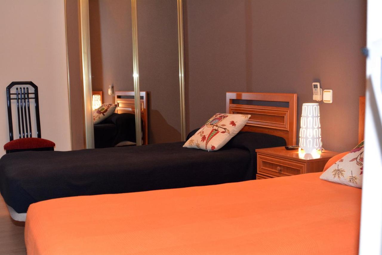 Hostal Gastrobar Carmelo Villarejo de Salvanes Bagian luar foto
