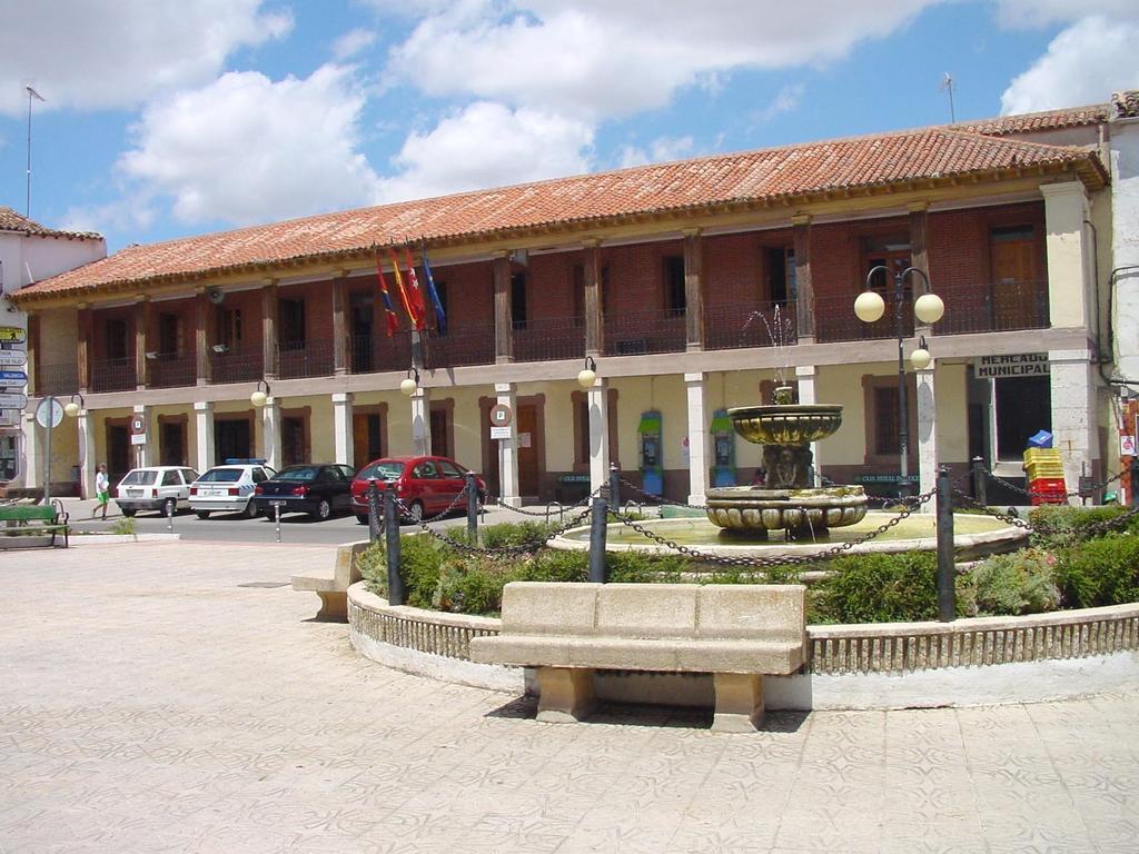 Hostal Gastrobar Carmelo Villarejo de Salvanes Bagian luar foto