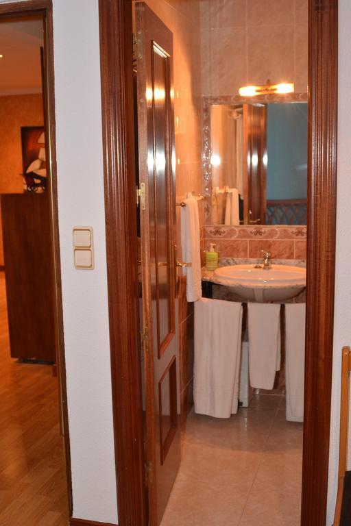Hostal Gastrobar Carmelo Villarejo de Salvanes Bagian luar foto