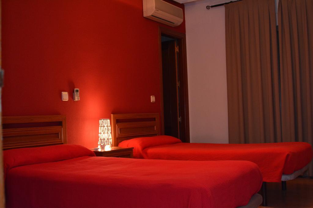 Hostal Gastrobar Carmelo Villarejo de Salvanes Bagian luar foto