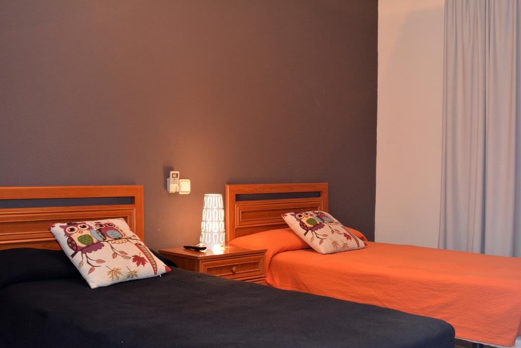 Hostal Gastrobar Carmelo Villarejo de Salvanes Bagian luar foto